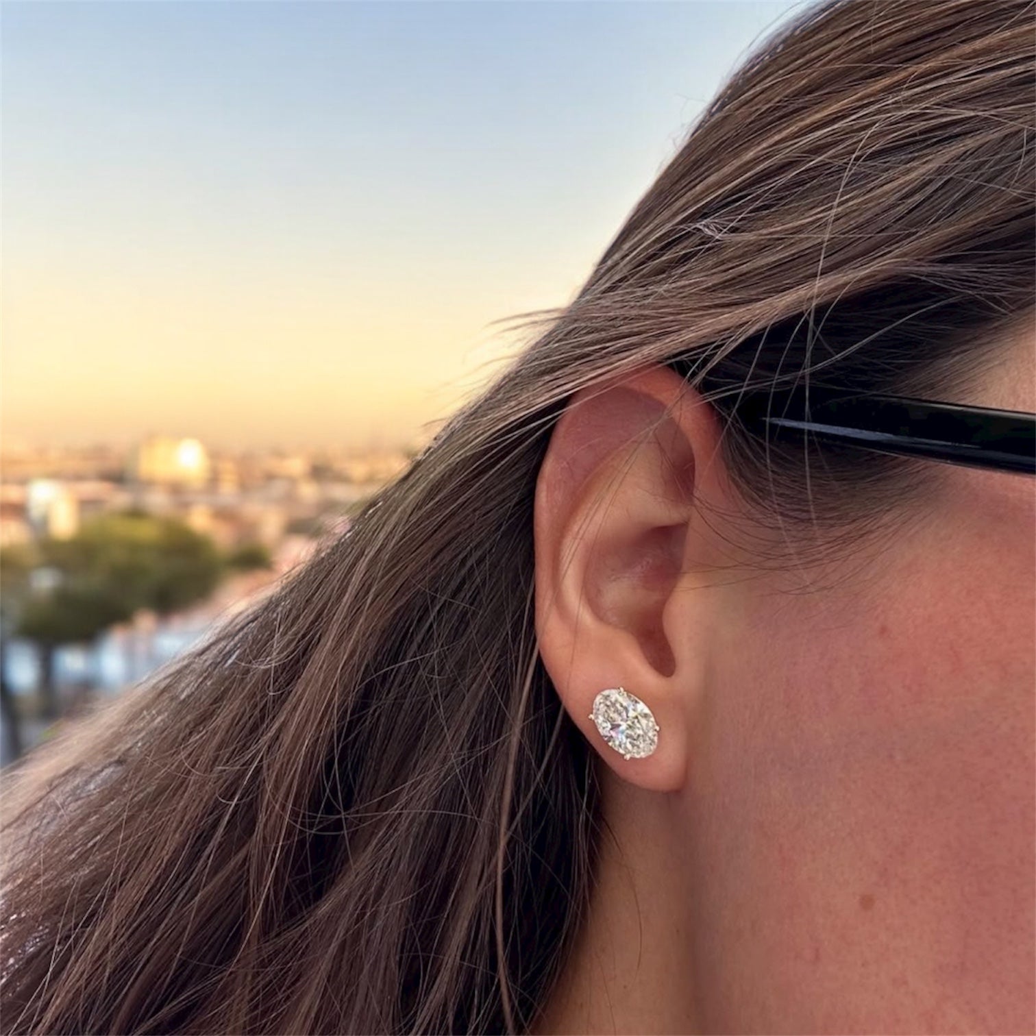 עגילי יהלומים אובל צמודים