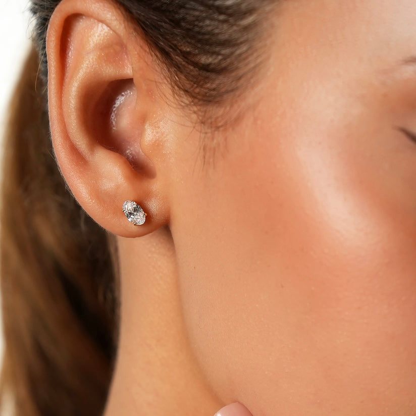 עגילי יהלומים אובל צמודים