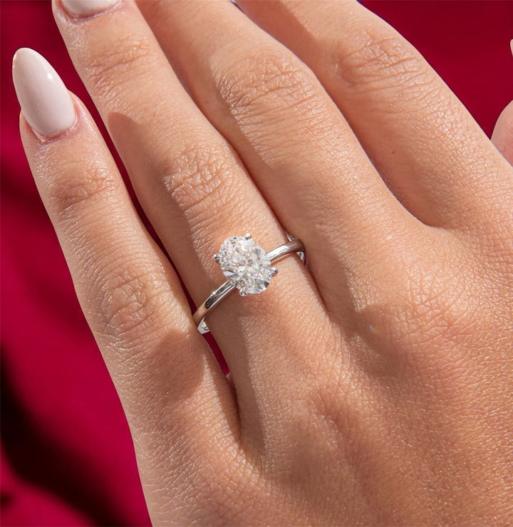 טבעת אירוסין יהלום אובל 1.5 קראט בשיבוץ טוליפ