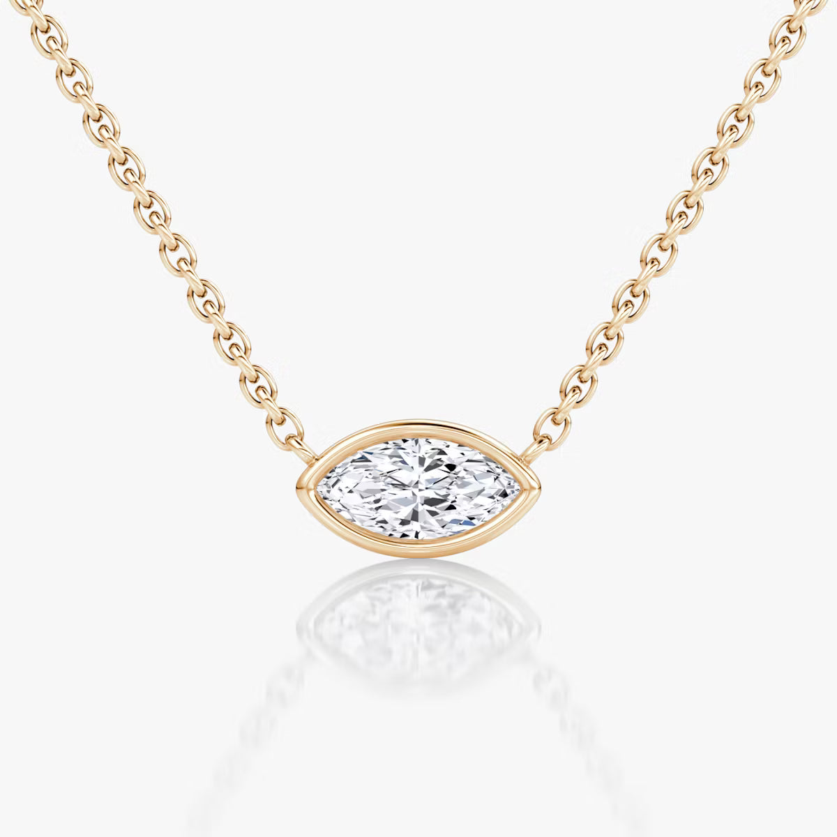 שרשרת סוליטר יהלום מרקיזה מרחף בשיבוץ בזל מזרח-מערב