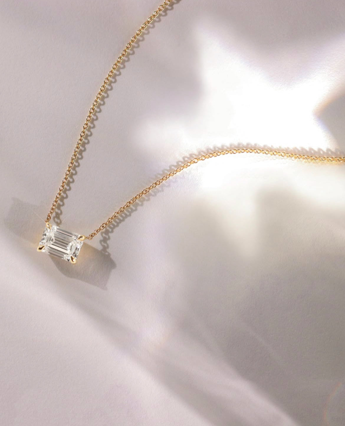 שרשרת סוליטר יהלום אמרלד מרחף