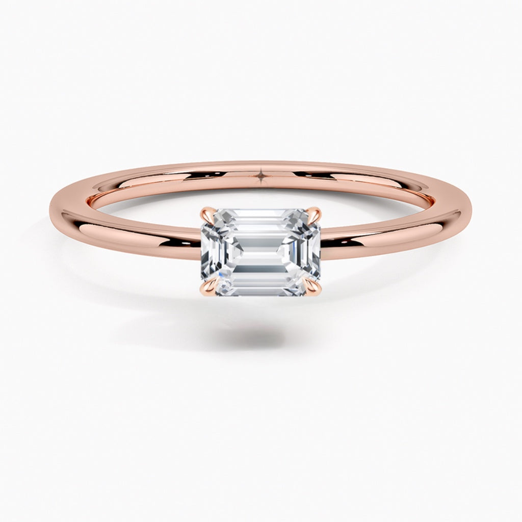 טבעת סוליטר בשיבוץ מזרח מערב יהלום אמרלד 1 קראט