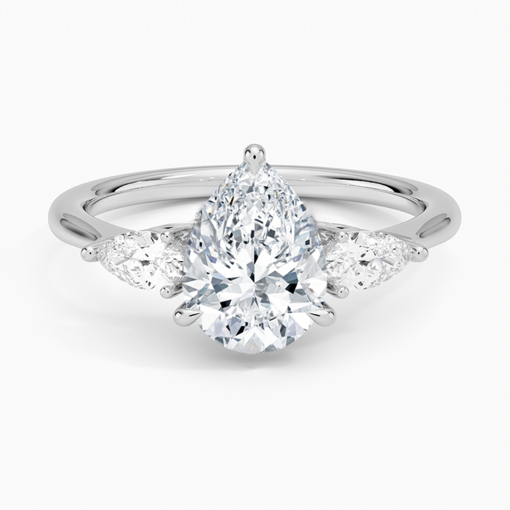 טבעת אירוסין יהלום טיפה 1.5 קראט ויהלומי טיפות בצדדים