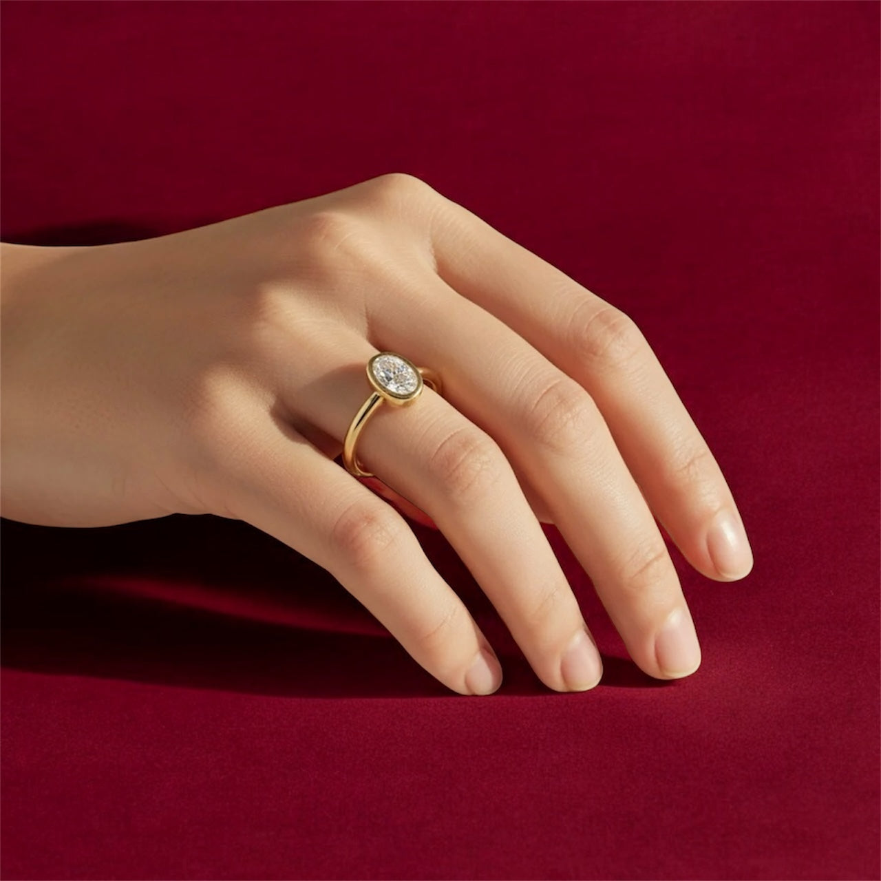 טבעת אירוסין סוליטר יהלום אובל 1 קראט בשיבוץ בזל