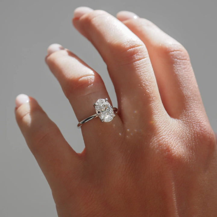 טבעת אירוסין סוליטר יהלום אובל 2 קראט