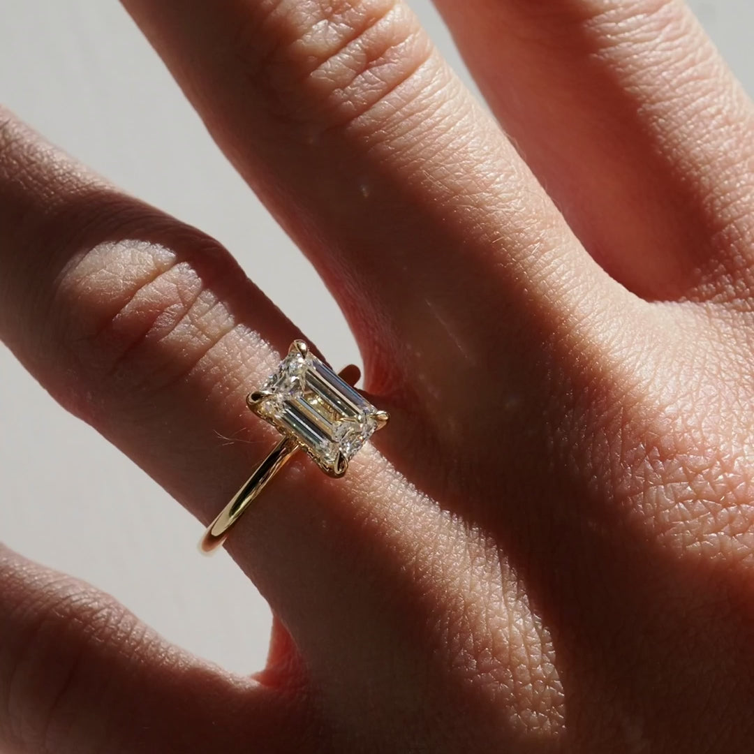 טבעת אירוסין סוליטר יהלום אמרלד 2 קראט